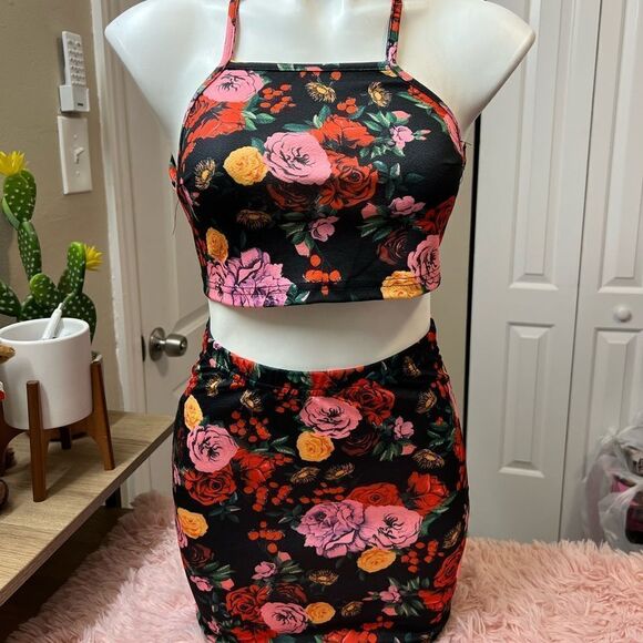 Skirt and crop top set - Picture 1 of 6